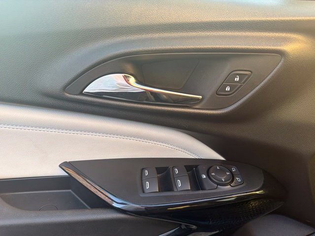 Used 2025 Chevrolet Trax LT FWD image 20