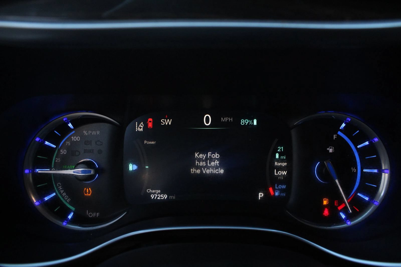 Used 2021 Chrysler Pacifica Limited w/ Uconnect Theater Family Group FWD image 31