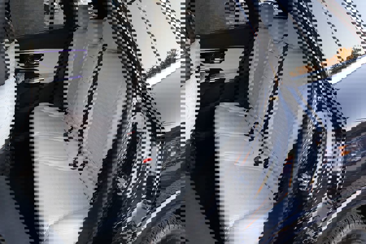 Used 2024 Mercedes-Benz GLC 300 4MATIC w/ AMG Line image 41