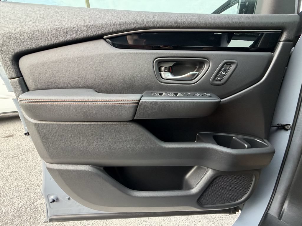 Used 2025 Honda Pilot TrailSport image 18