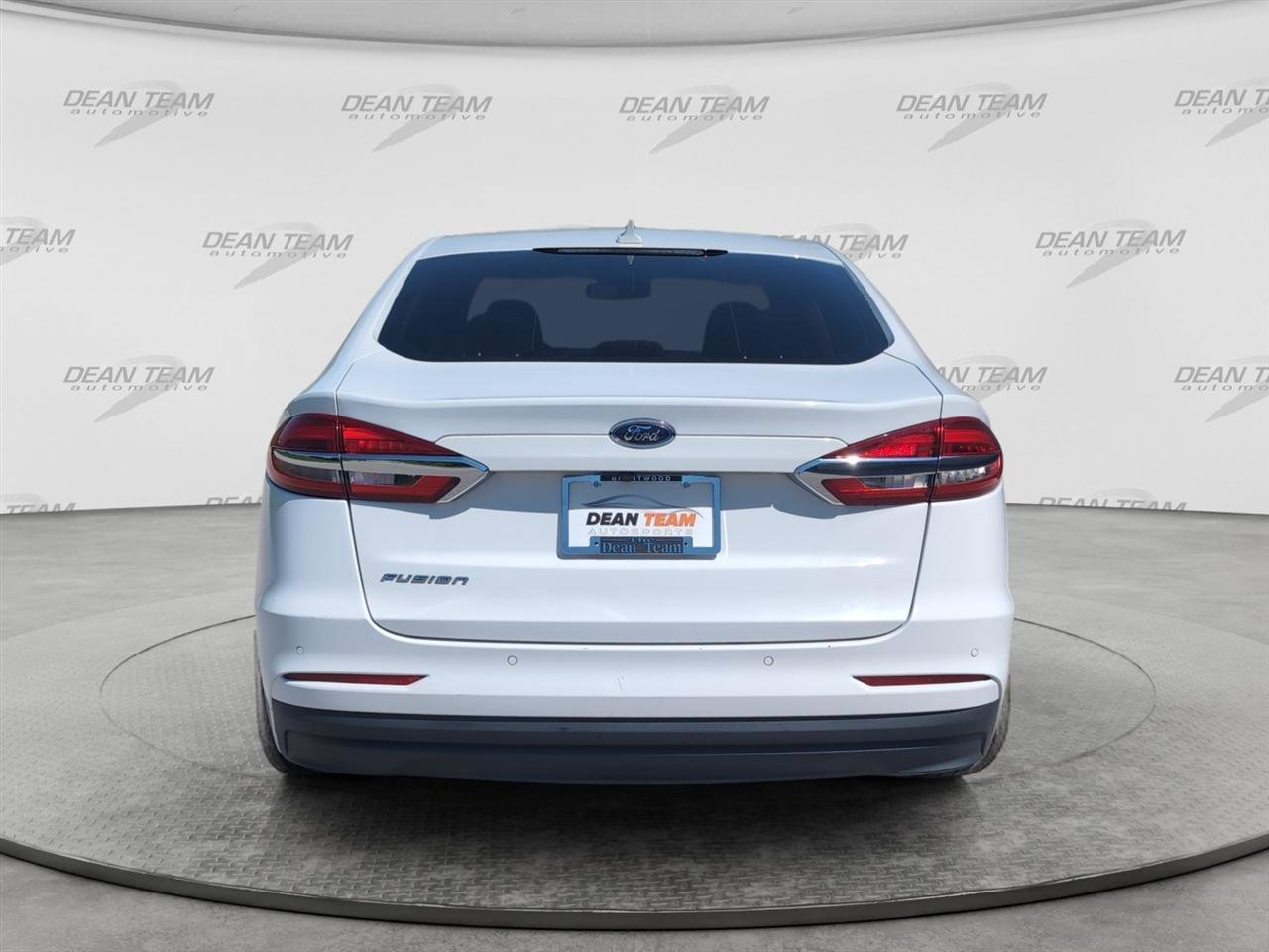 Used 2020 Ford Fusion SE FWD image 6