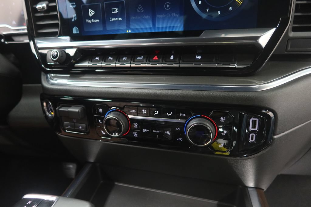 Used 2024 Chevrolet Silverado 1500 High Country w/ Technology Package AWD/4WD image 16
