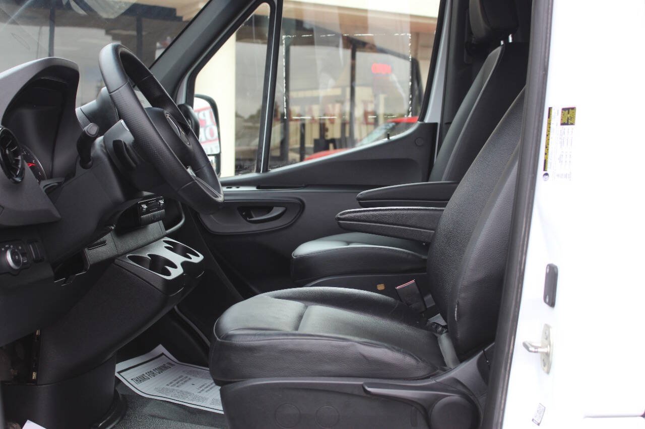 Used 2025 Mercedes-Benz Sprinter 2500 image 22