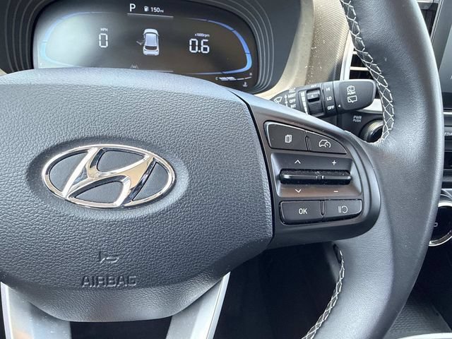 Used 2025 Hyundai Venue SEL FWD image 16