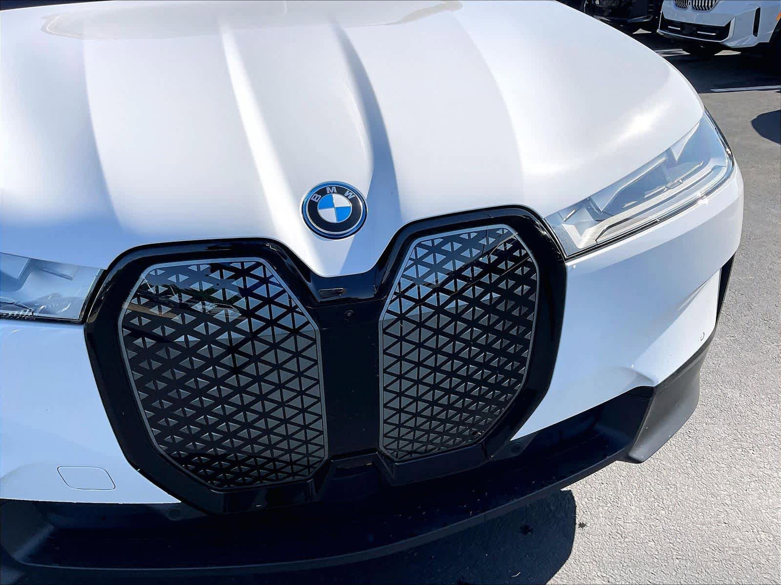 Used 2024 BMW iX xDrive50 w/ Convenience Package AWD/4WD image 32