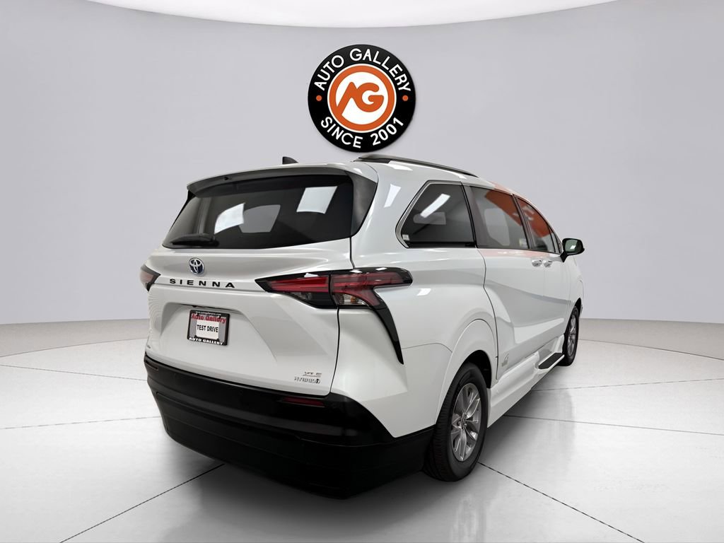 Used 2022 Toyota Sienna XLE w/ XLE Plus Package AWD/4WD image 7