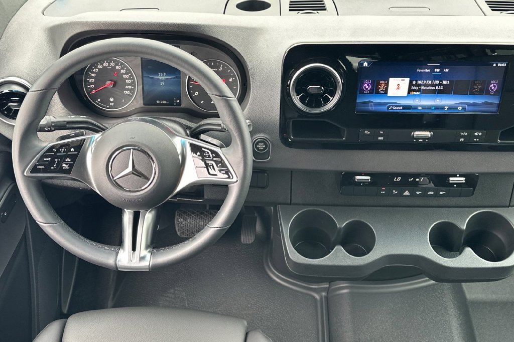 Used 2025 Mercedes-Benz Sprinter 2500 image 15