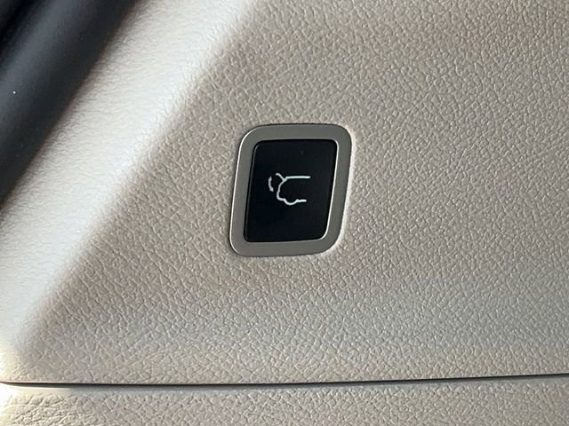 Used 2023 Chrysler Pacifica Touring-L image 16