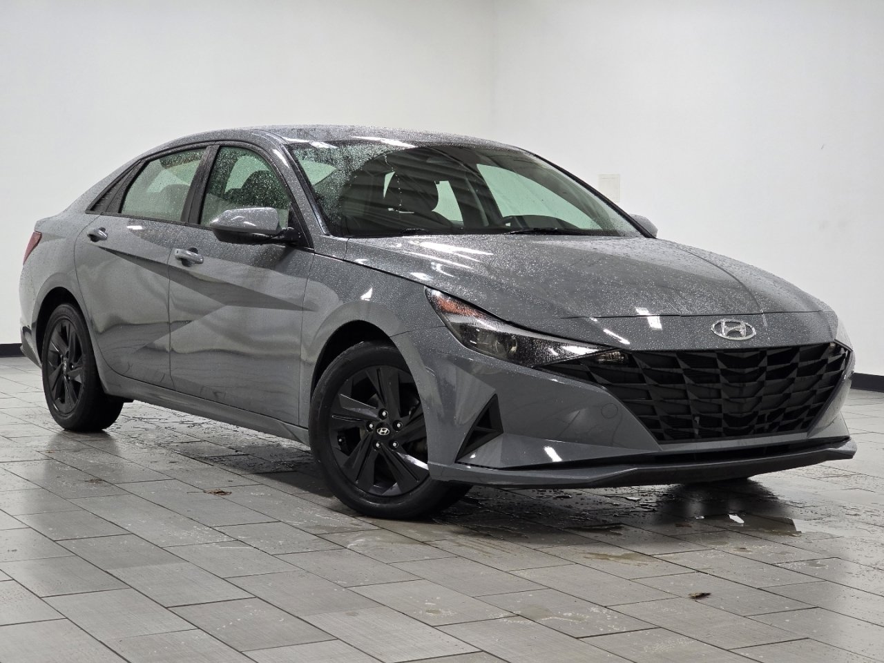Used 2022 Hyundai Elantra SEL w/ Cargo Package image 2