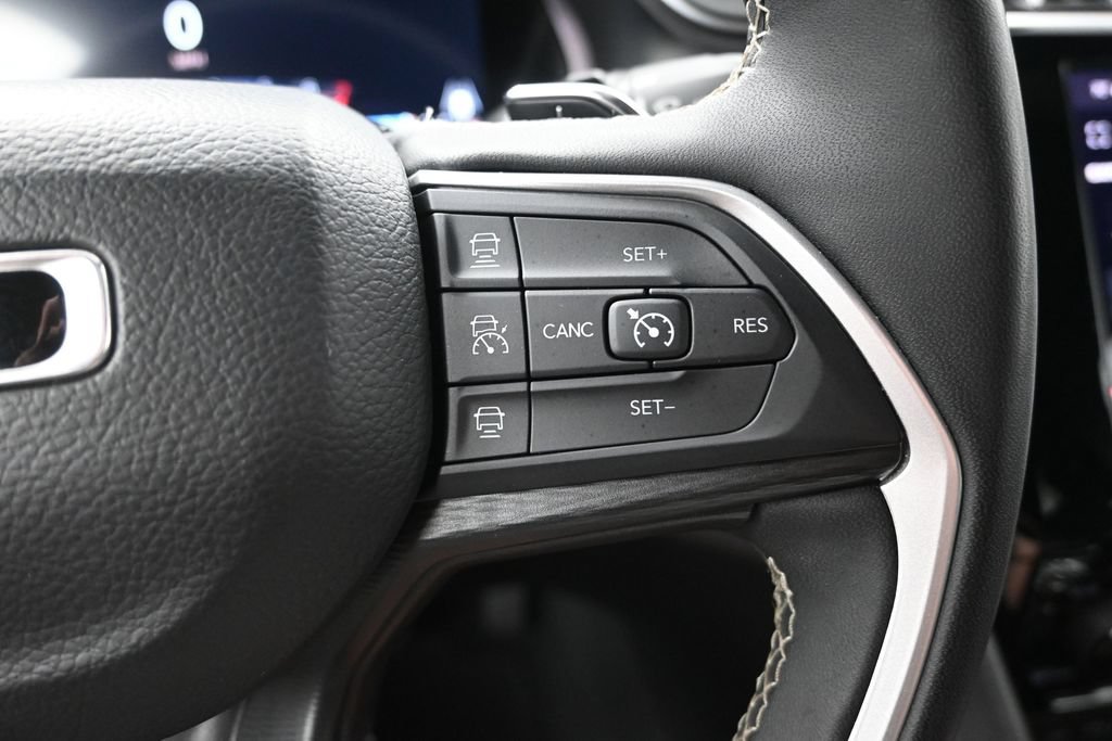 Used 2024 Jeep Grand Cherokee Altitude RWD image 23