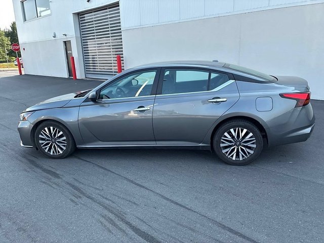 Used 2024 Nissan Altima 2.5 SV FWD image 14