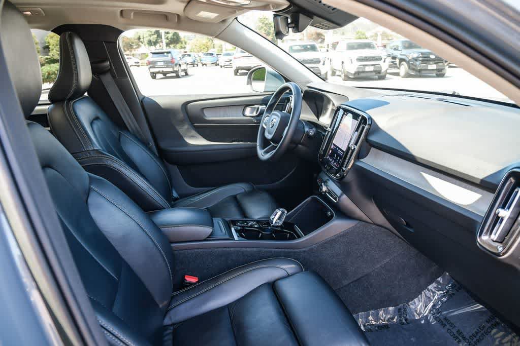 Used 2023 Volvo XC40 B5 Plus AWD/4WD image 15