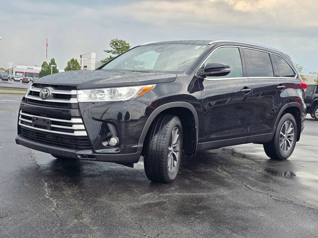 Used 2019 Toyota Highlander XLE FWD image 13