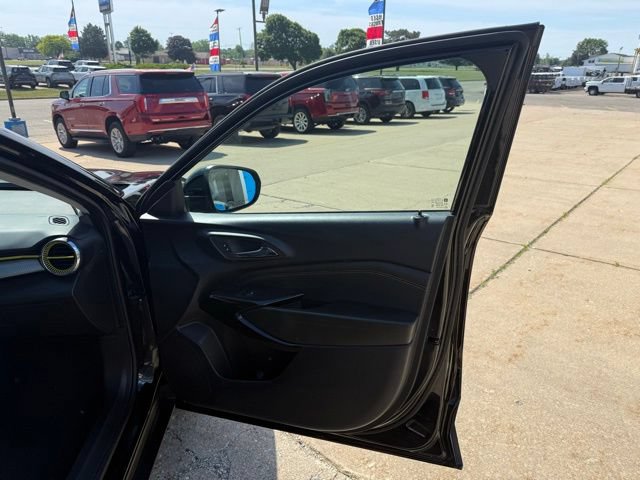 Used 2025 Chevrolet Trax LT w/ Driver Confidence Package FWD image 16