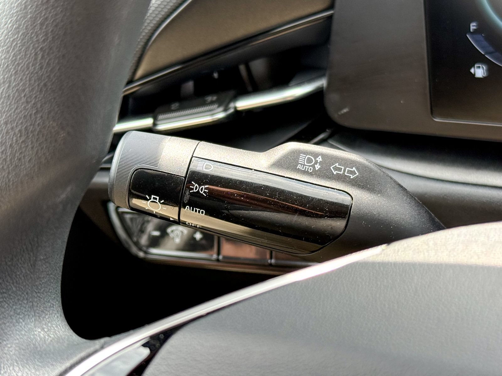 Certified 2025 Kia Niro LX FWD image 27