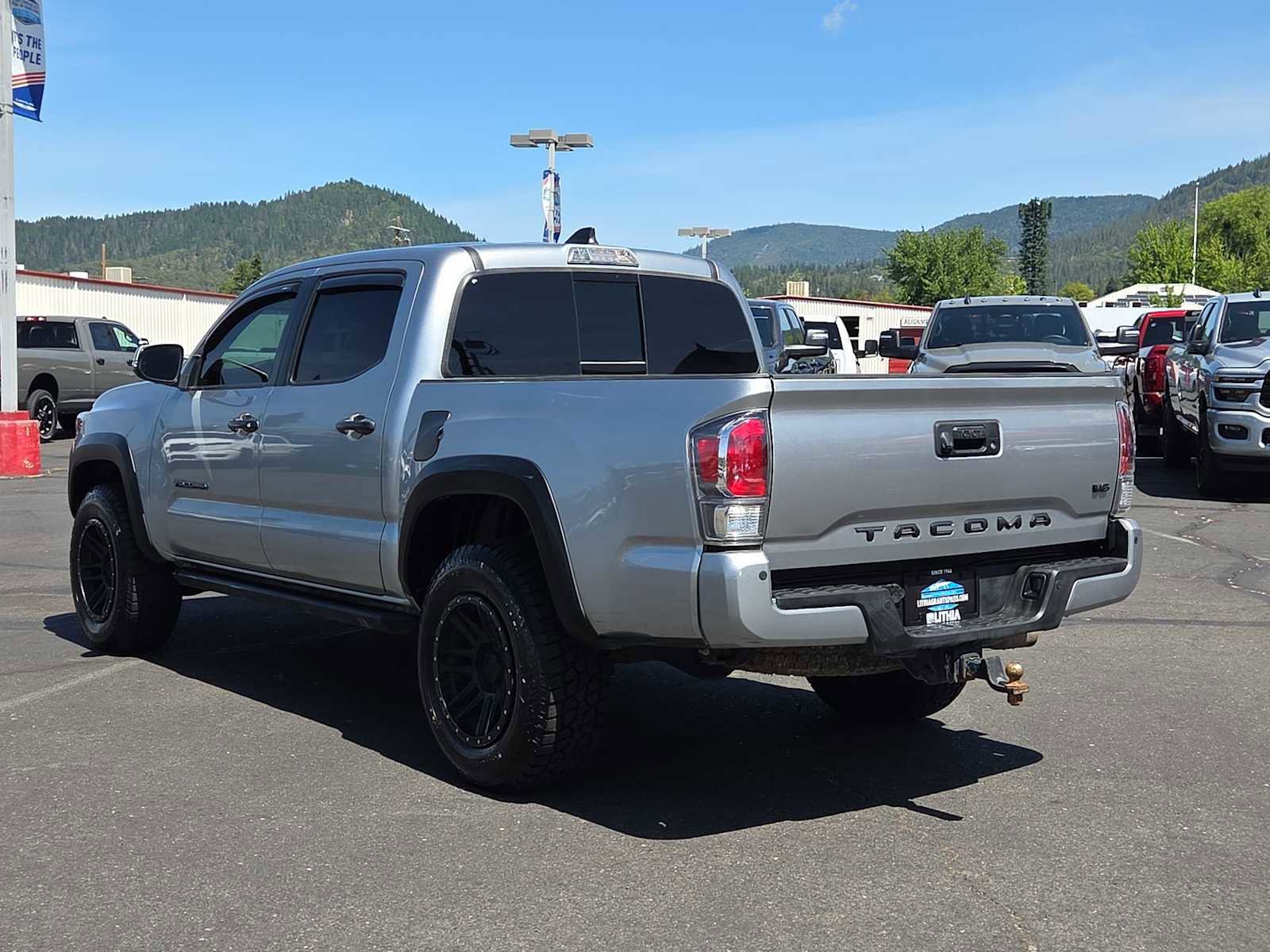 Used 2023 Toyota Tacoma TRD Off-Road w/ Advanced Technology Package AWD/4WD image 12