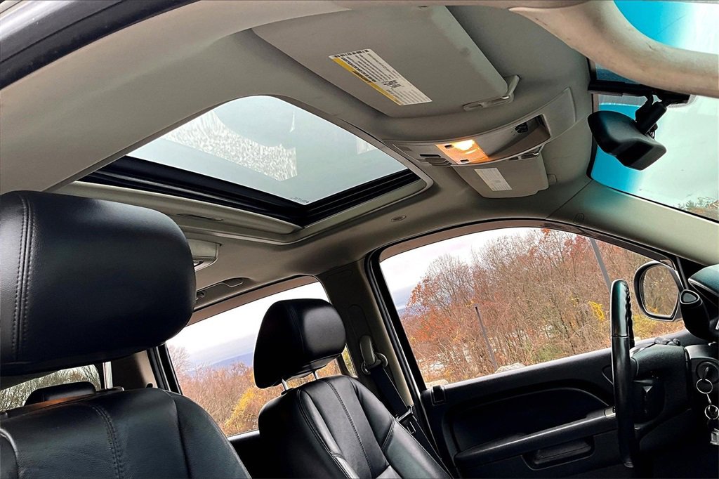 Used 2013 Chevrolet Suburban LT image 20