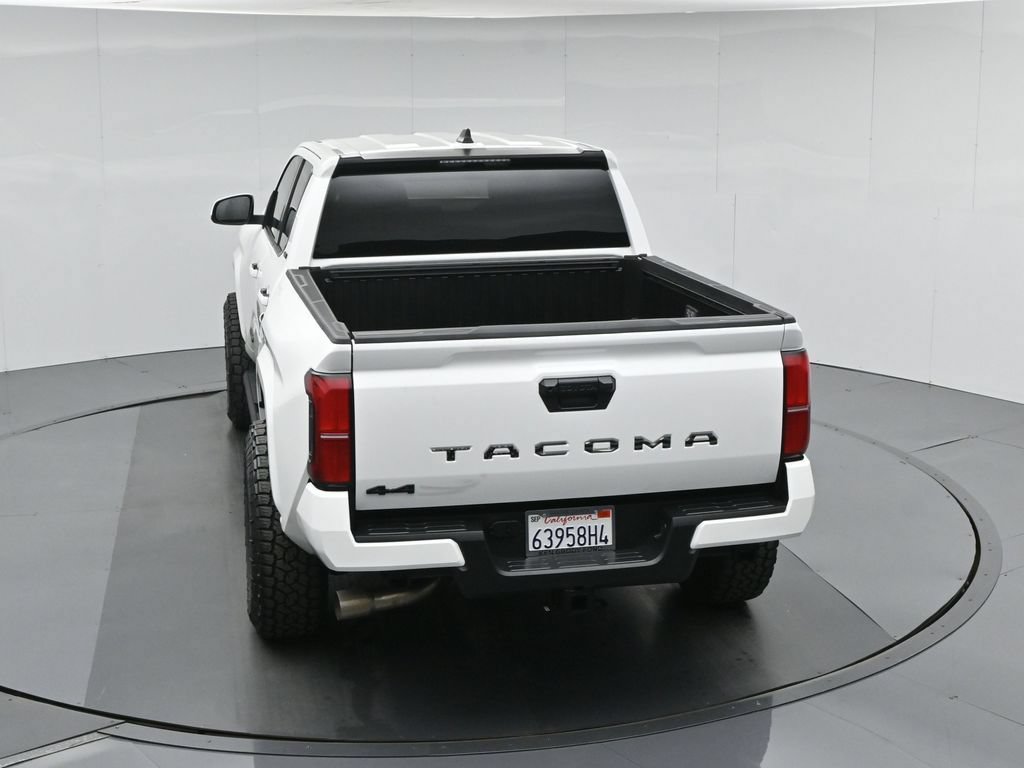 Used 2025 Toyota Tacoma SR5 AWD/4WD image 42