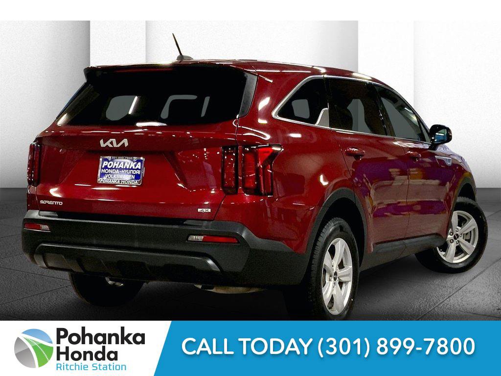 Used 2023 Kia Sorento LX image 13
