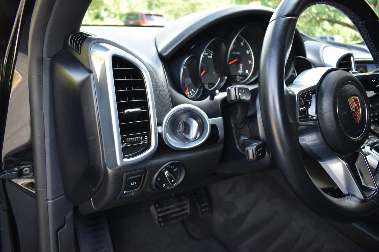 Used 2018 Porsche Cayenne Platinum Edition AWD/4WD image 20