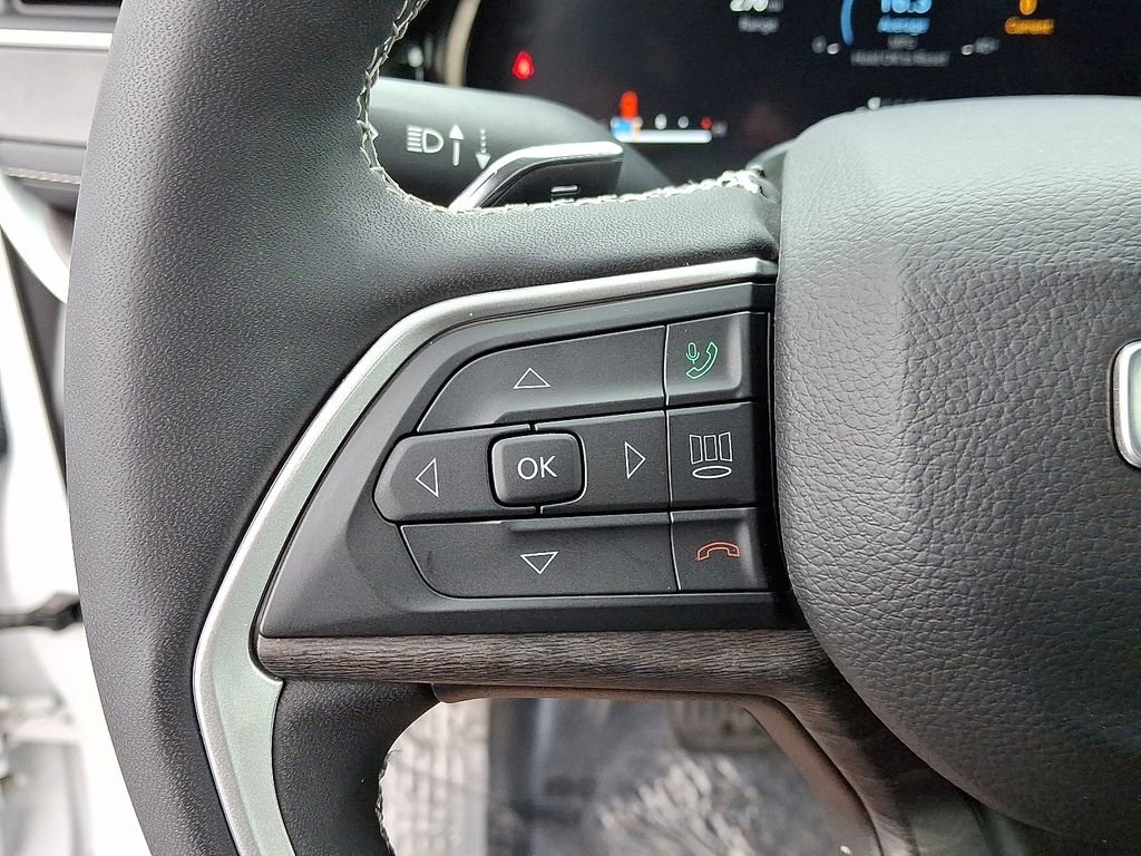 Used 2023 Jeep Grand Cherokee Limited w/ Luxury Tech Group II image 23