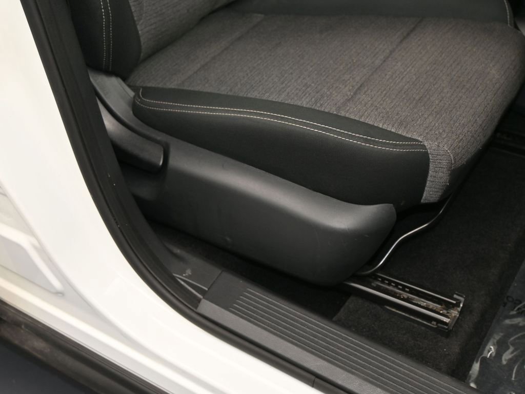 Used 2023 Nissan Rogue SV image 44