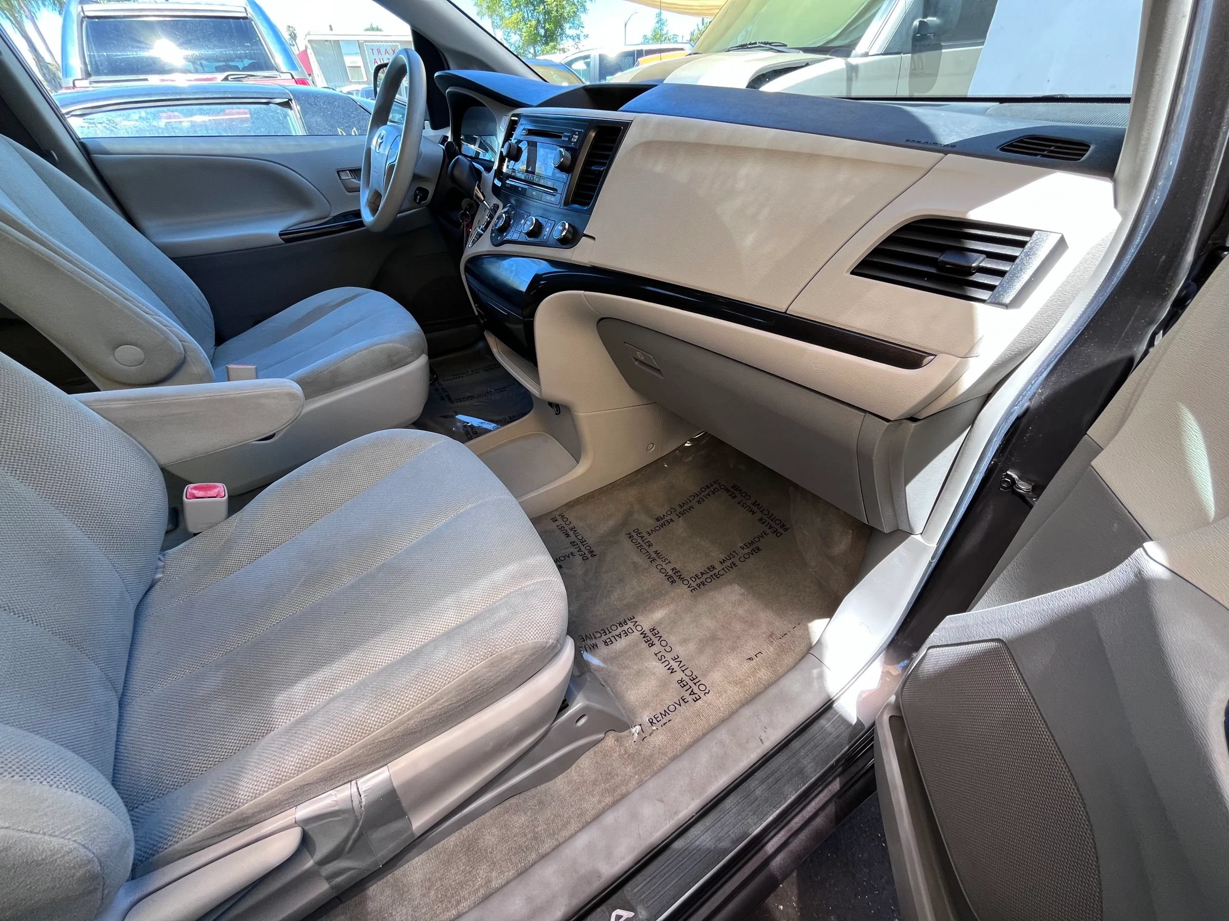 Used 2012 Toyota Sienna FWD image 9