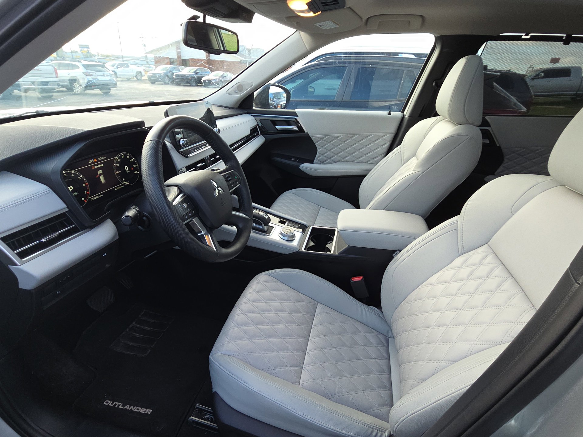 Used 2024 Mitsubishi Outlander SEL image 8