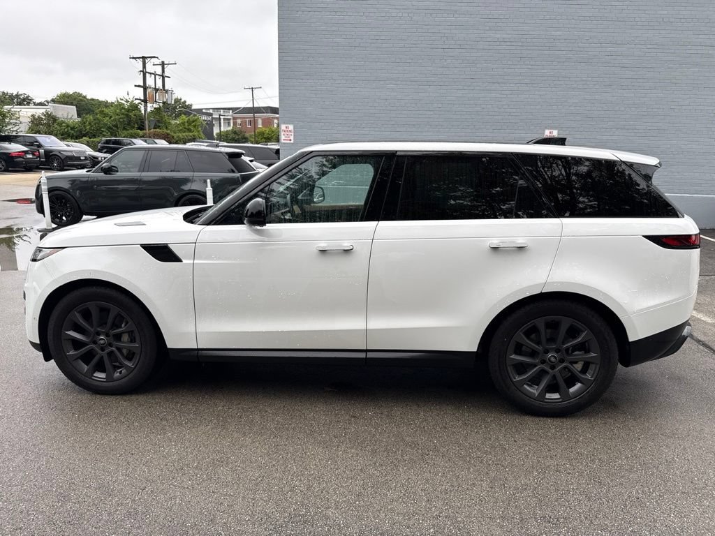 Used 2024 Land Rover Range Rover Sport SE AWD/4WD image 2