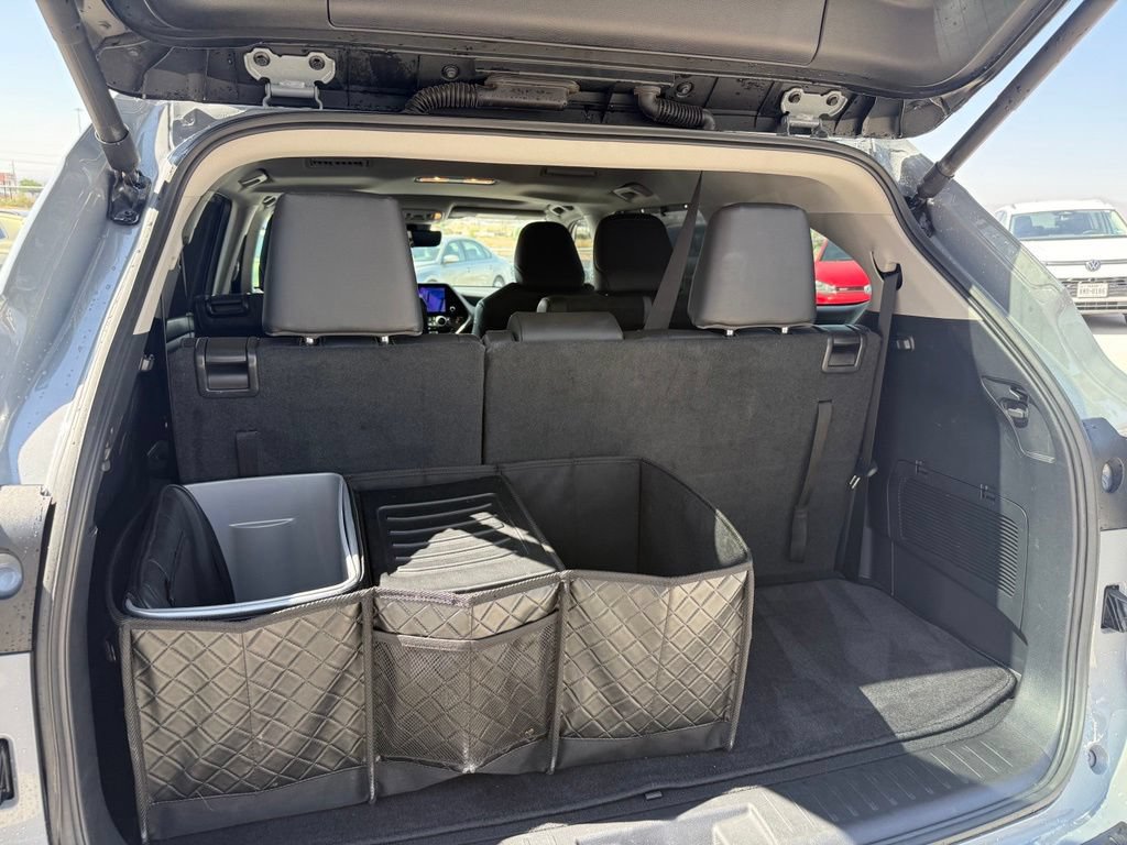 Used 2024 Toyota Highlander XLE FWD image 19