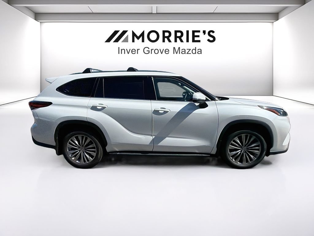 Used 2023 Toyota Highlander Platinum AWD/4WD image 4