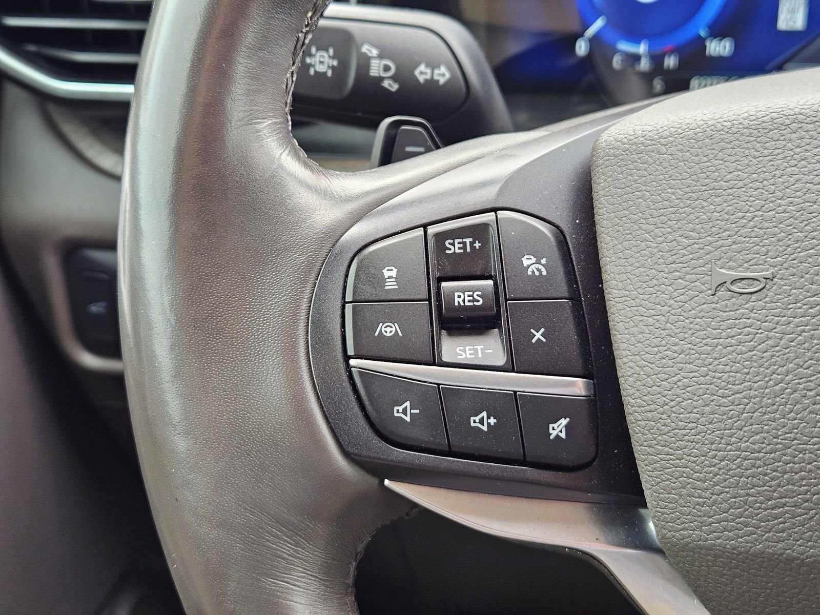 Used 2020 Ford Explorer Platinum w/ Premium Technology Package image 26