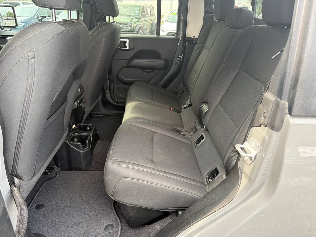 Used 2021 Jeep Gladiator Overland AWD/4WD image 17
