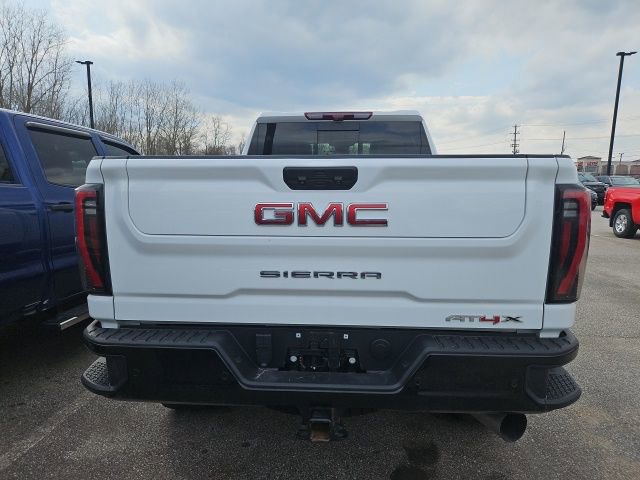Used 2024 GMC Sierra 2500 AT4X image 3