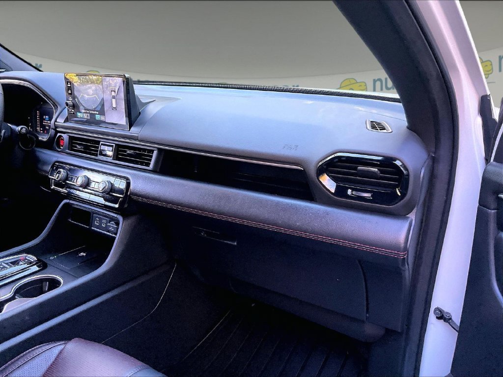 Used 2025 Honda Pilot Black Edition image 13
