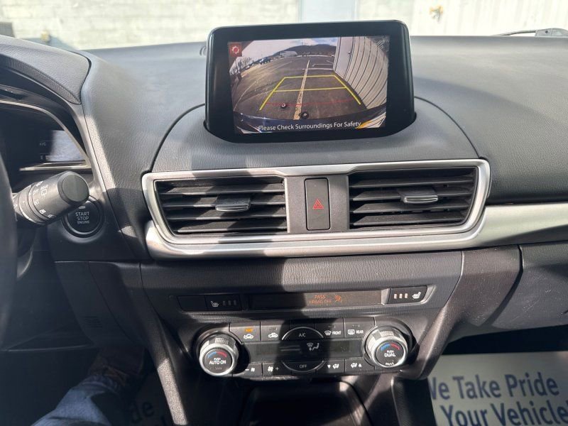 Used 2018 MAZDA MAZDA3 Touring image 24
