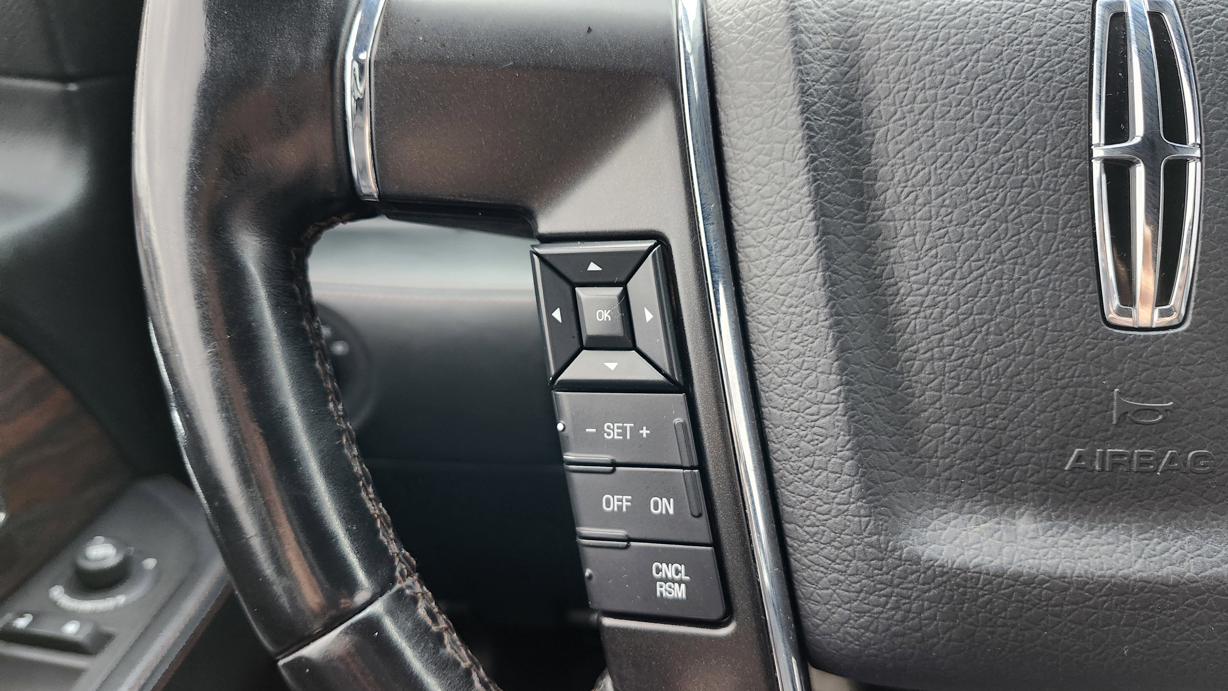 Used 2016 Lincoln Navigator Reserve image 37