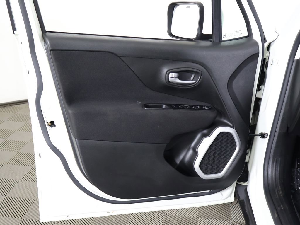 Used 2019 Jeep Renegade Latitude FWD image 19