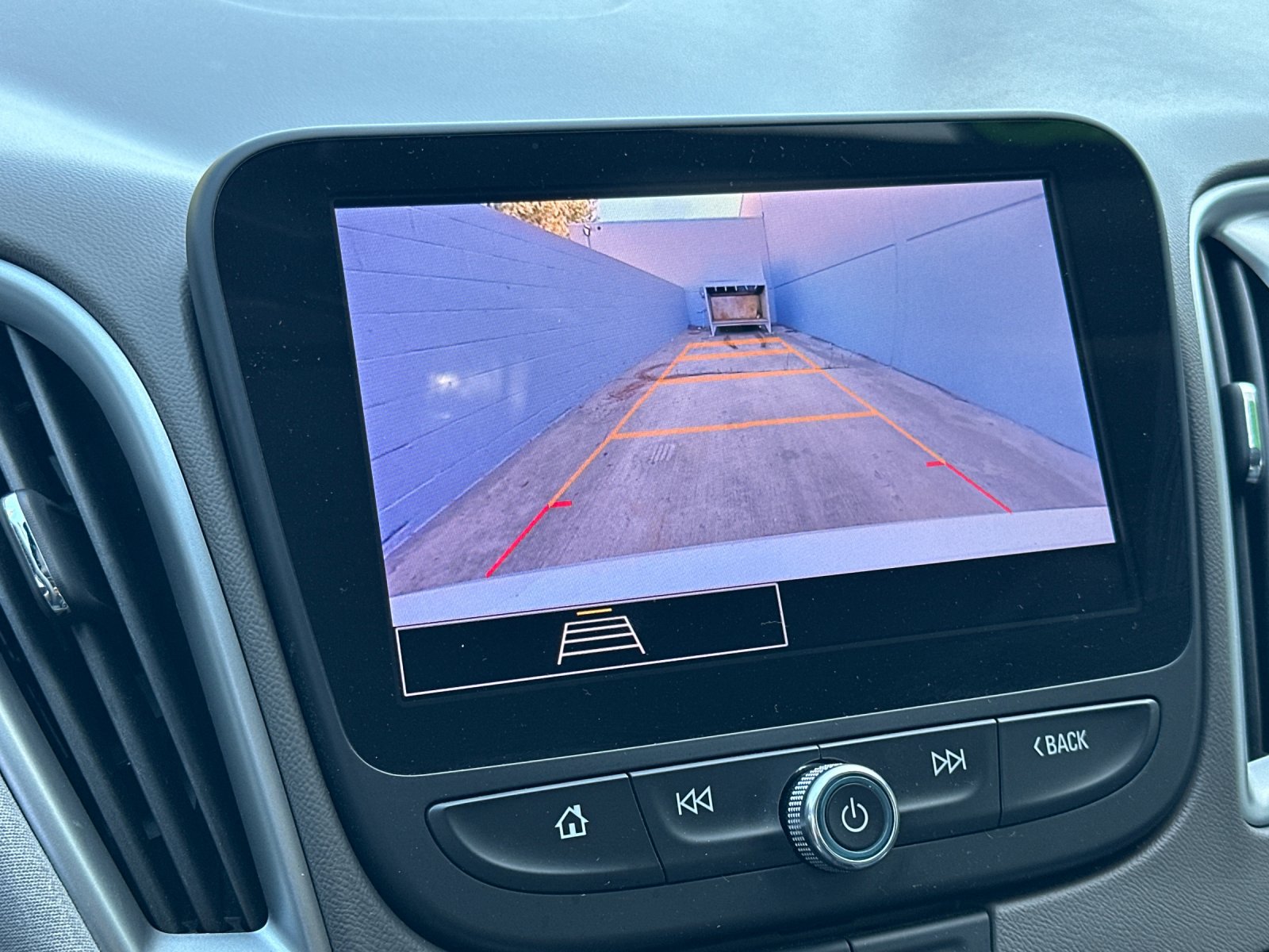 Used 2023 Chevrolet Malibu LS FWD image 18