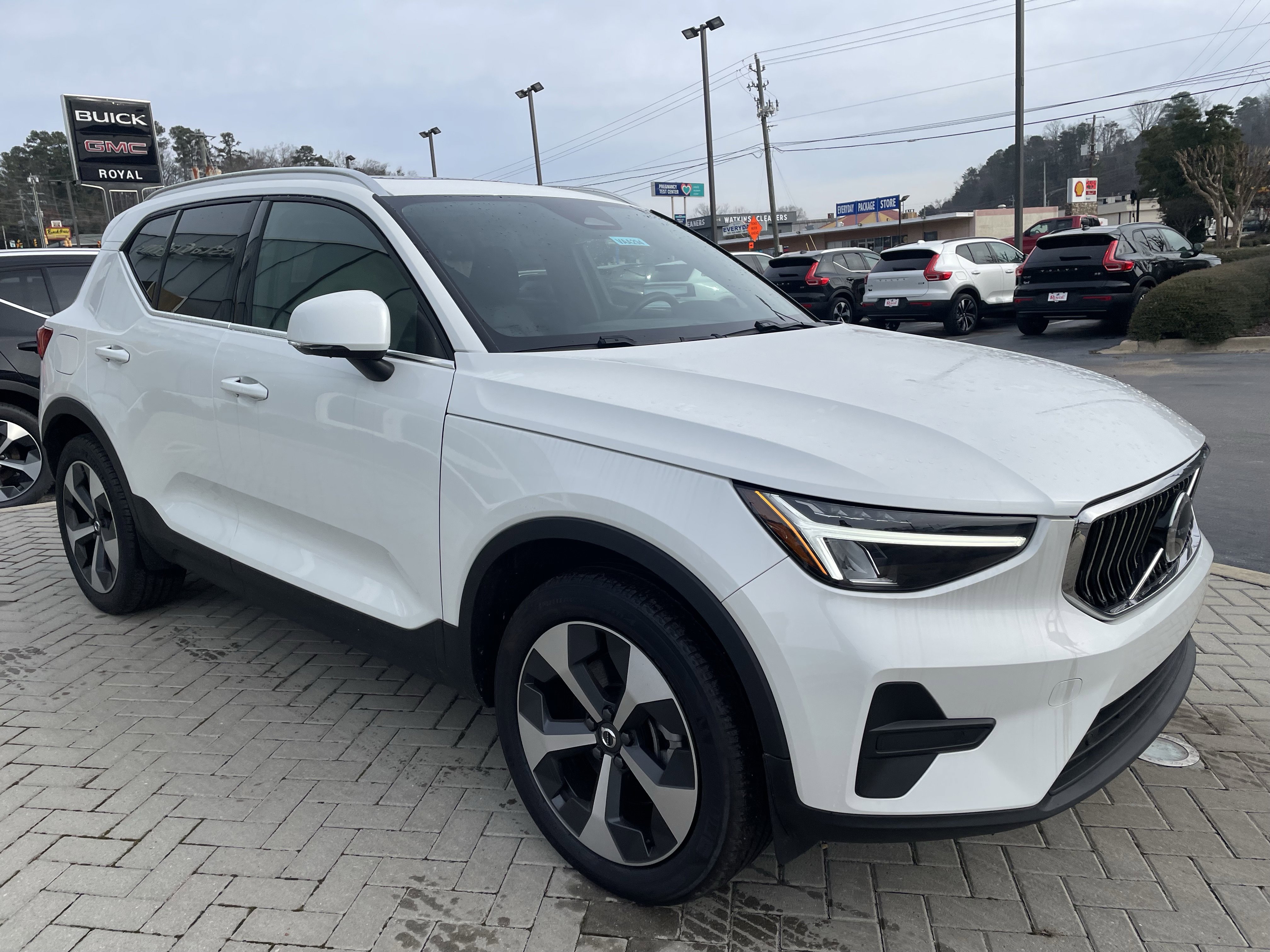 New 2025 Volvo XC40 B5 Core w/ Protection Package Premier image 3