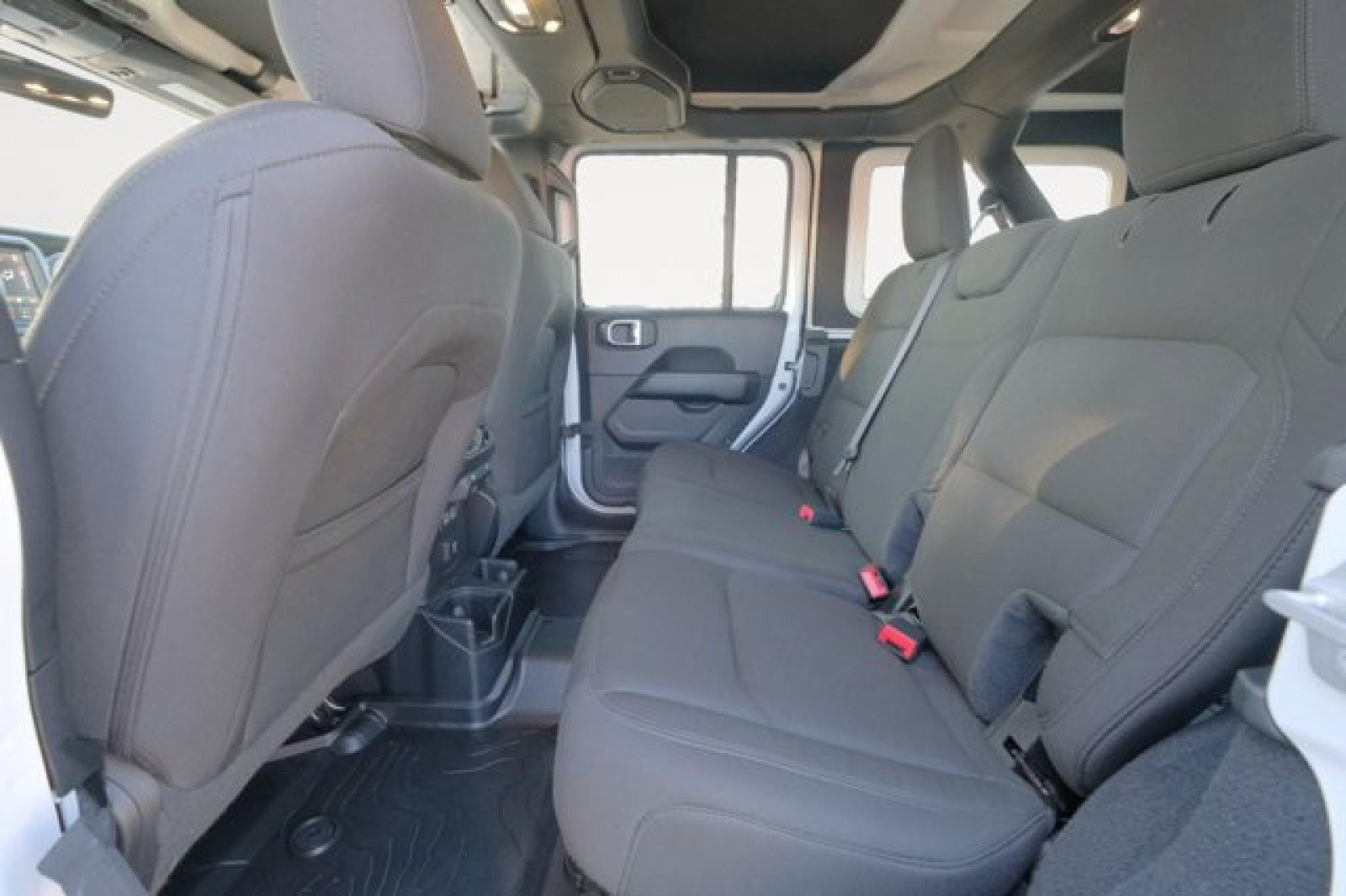 Used 2020 Jeep Wrangler Unlimited Sahara AWD/4WD image 14