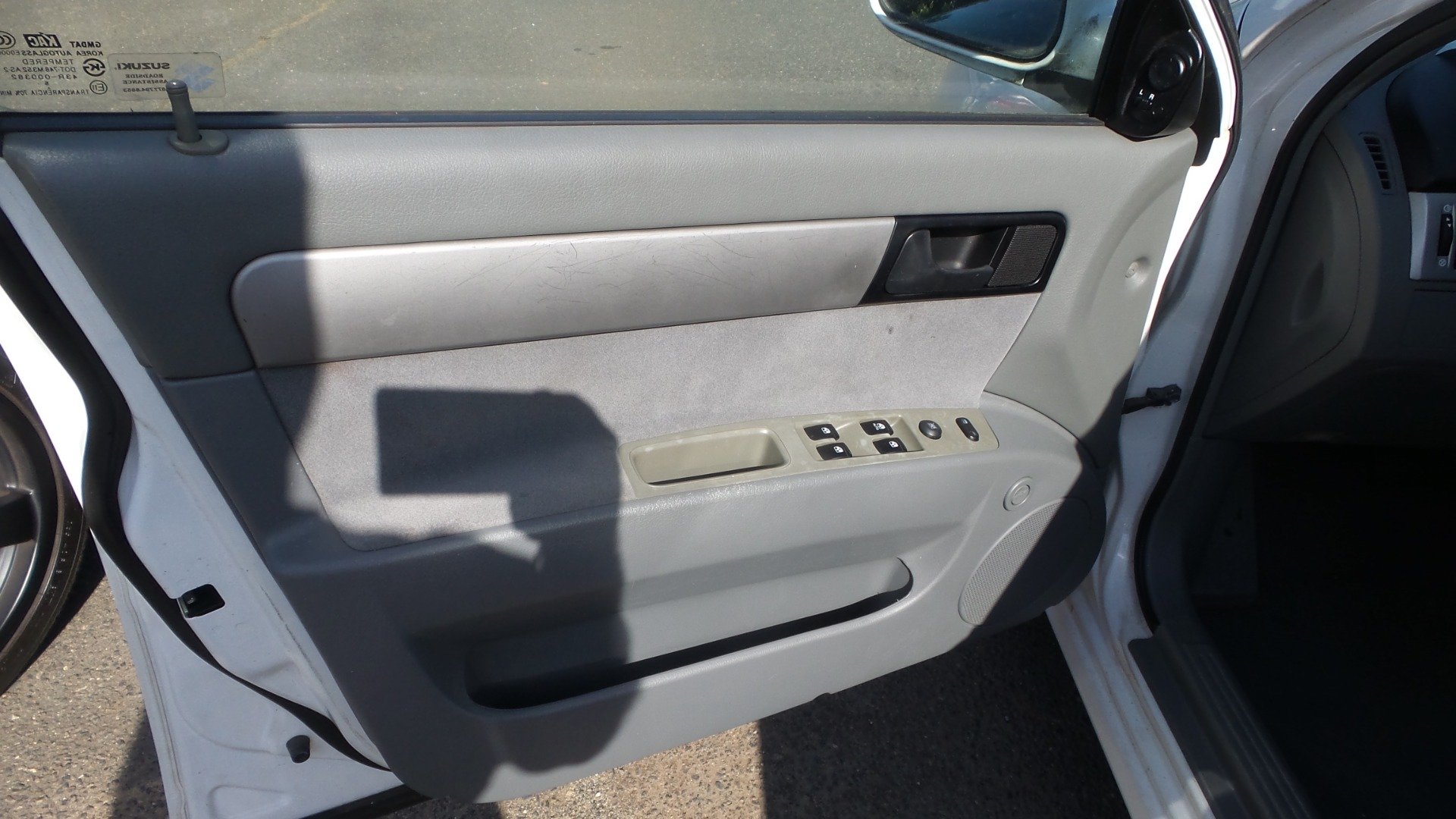Used 2006 Suzuki Forenza Sedan FWD image 25