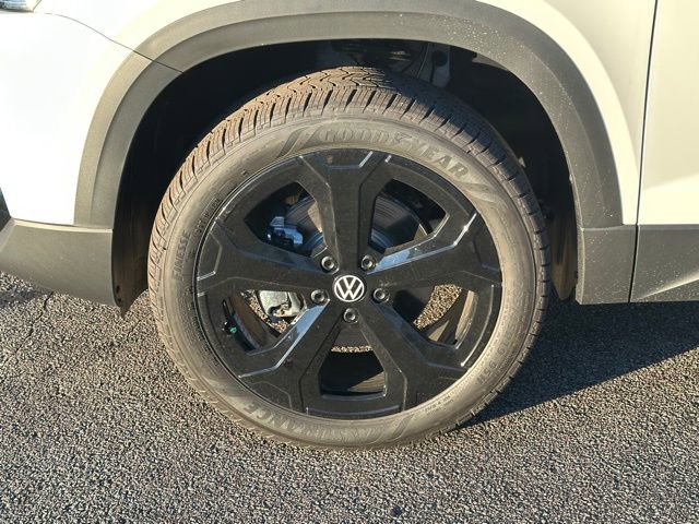 New 2026 Volkswagen Taos SEL AWD/4WD image 9