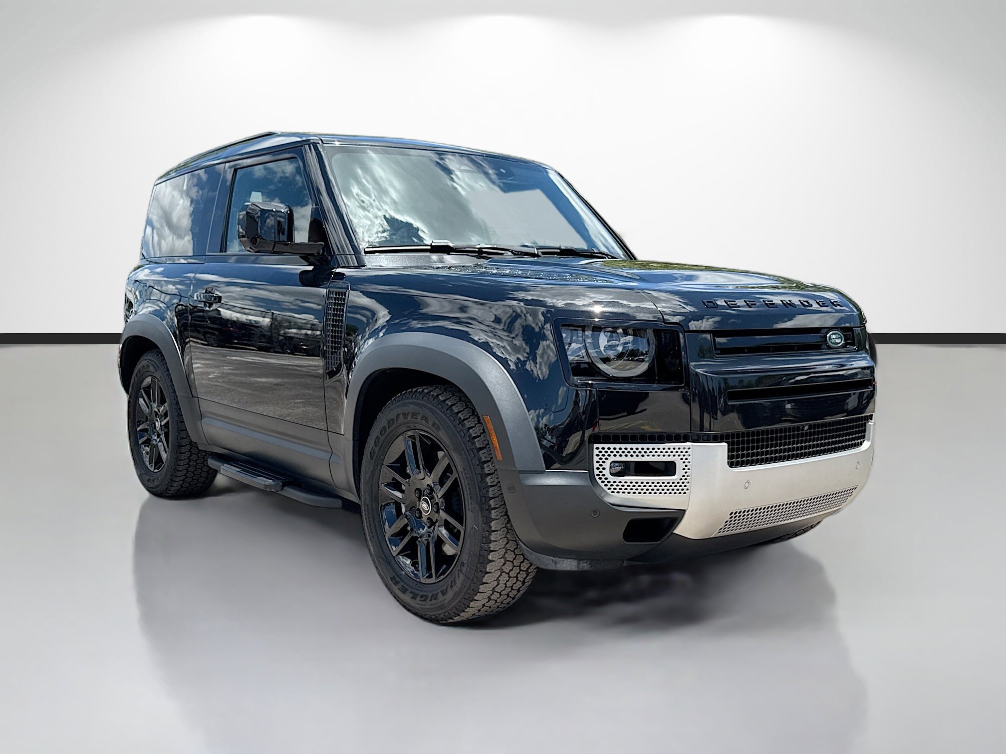 Certified 2025 Land Rover Defender 90 S AWD/4WD image 7