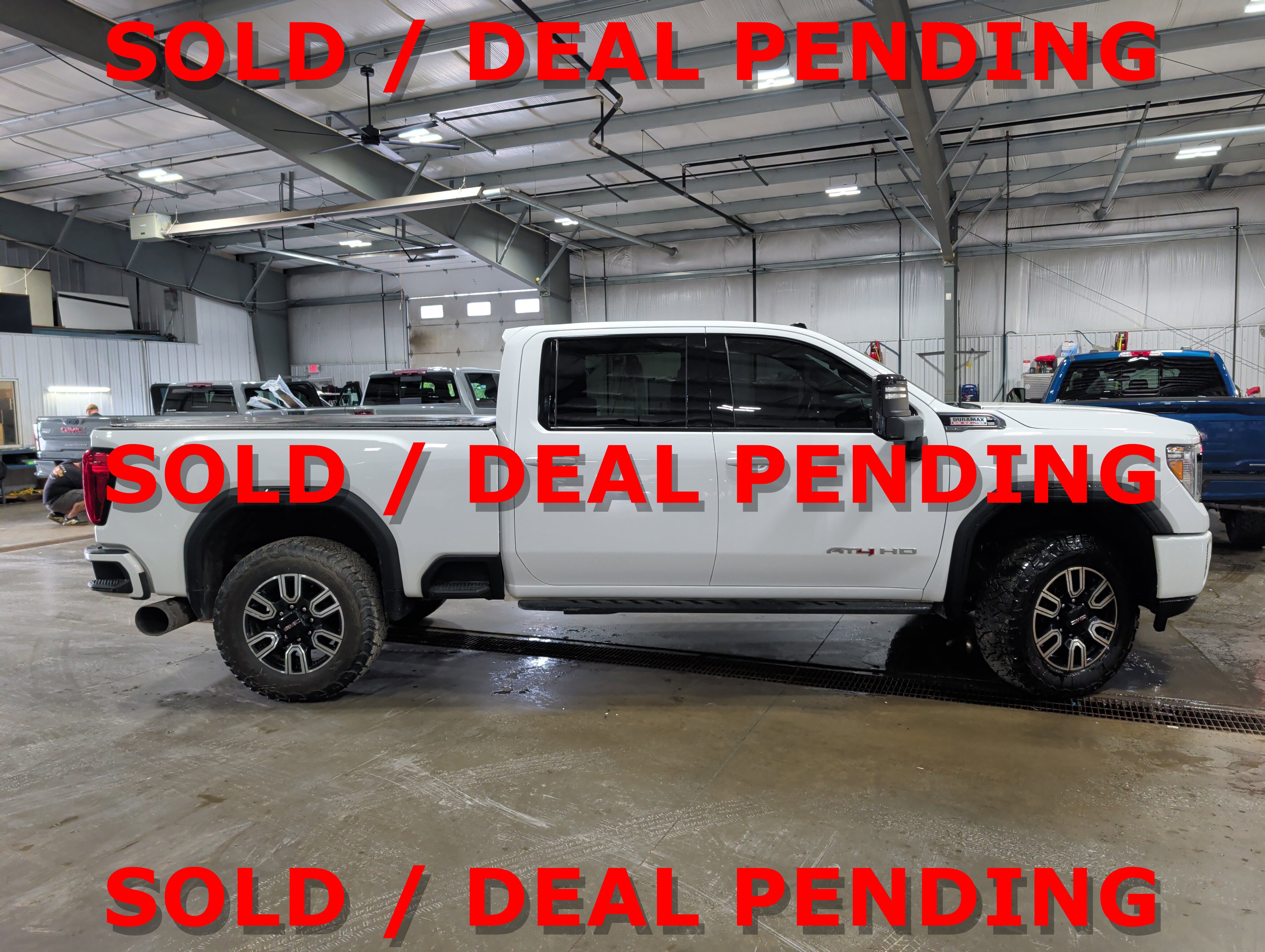 Used 2022 GMC Sierra 2500 AT4 w/ AT4 Premium Plus Package AWD/4WD image 2
