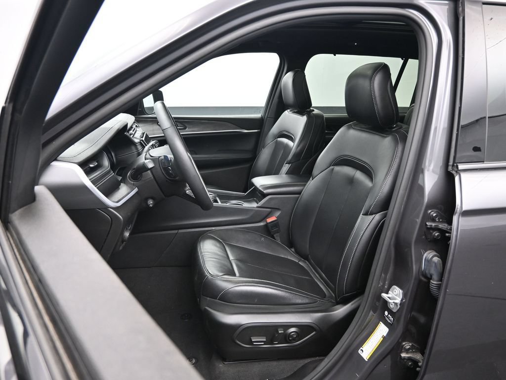 Used 2024 Jeep Grand Cherokee L Limited w/ Luxury Tech Group II AWD/4WD image 21