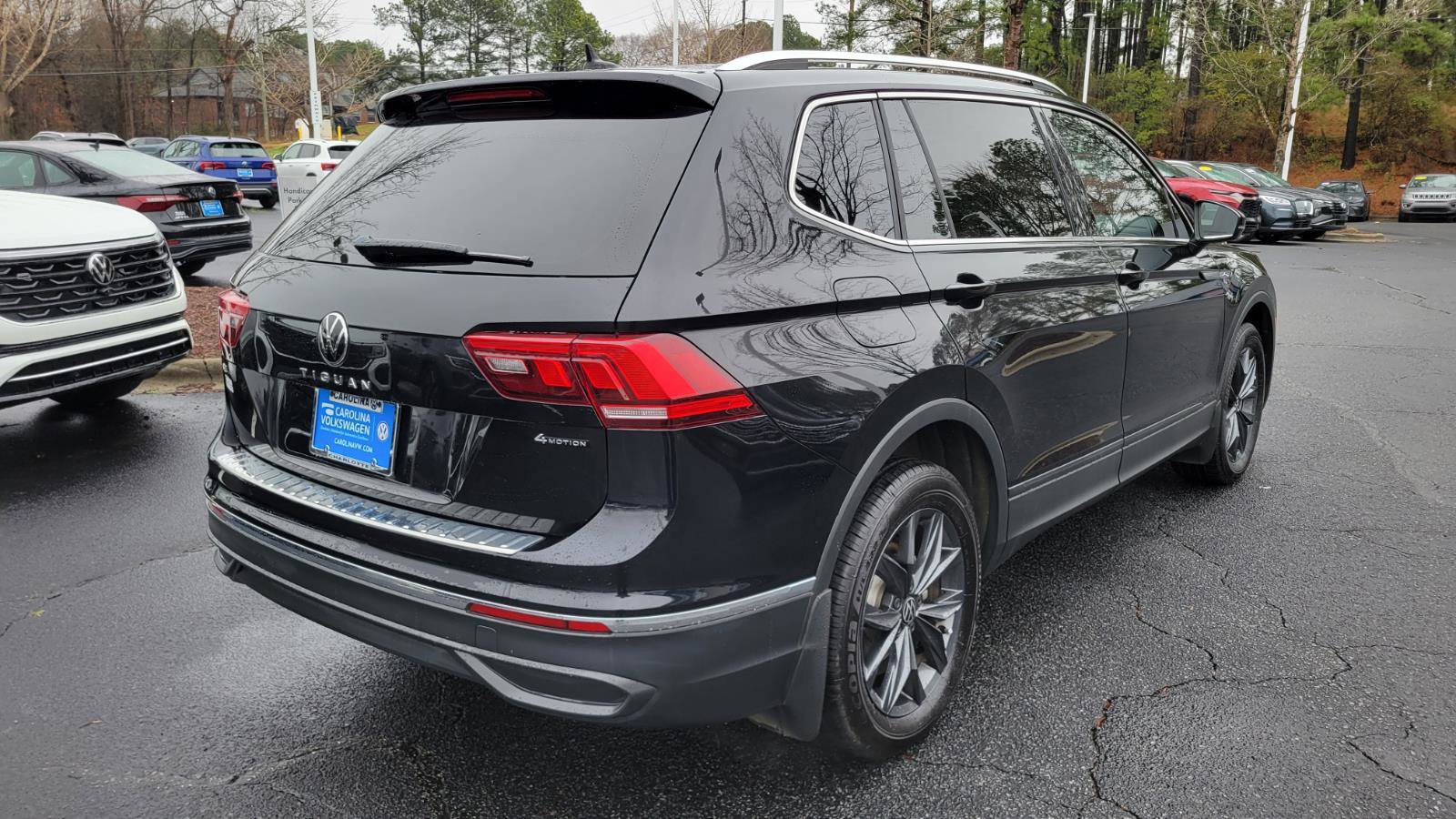 Used 2022 Volkswagen Tiguan SE w/ Panoramic Sunroof Package image 5