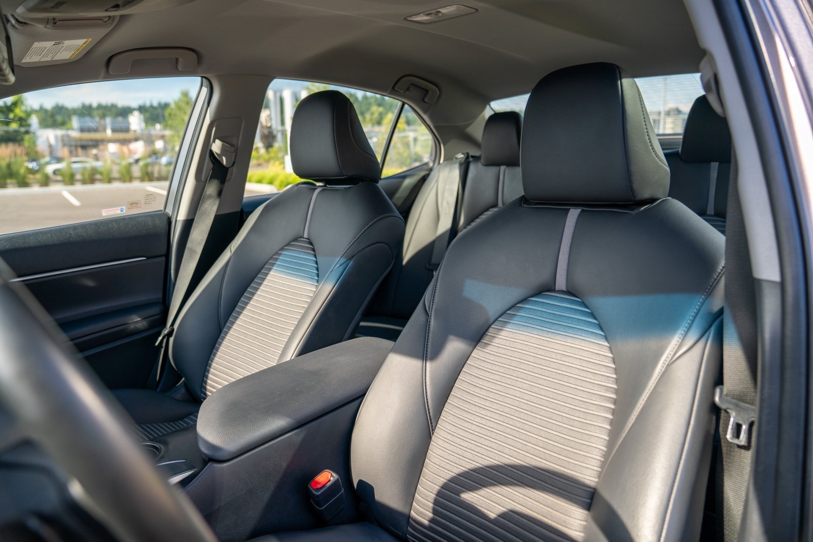 Used 2018 Toyota Camry SE w/ Convenience Package FWD image 5