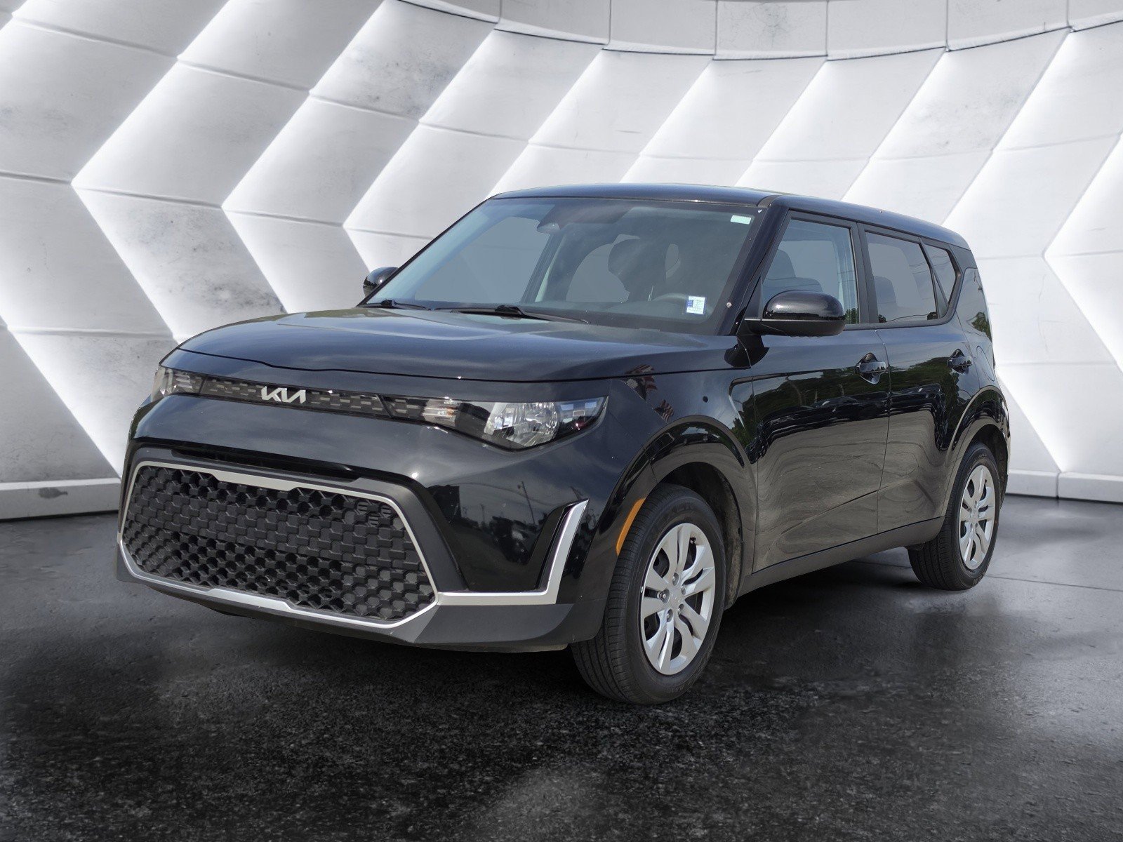 Used 2025 Kia Soul LX FWD image 6