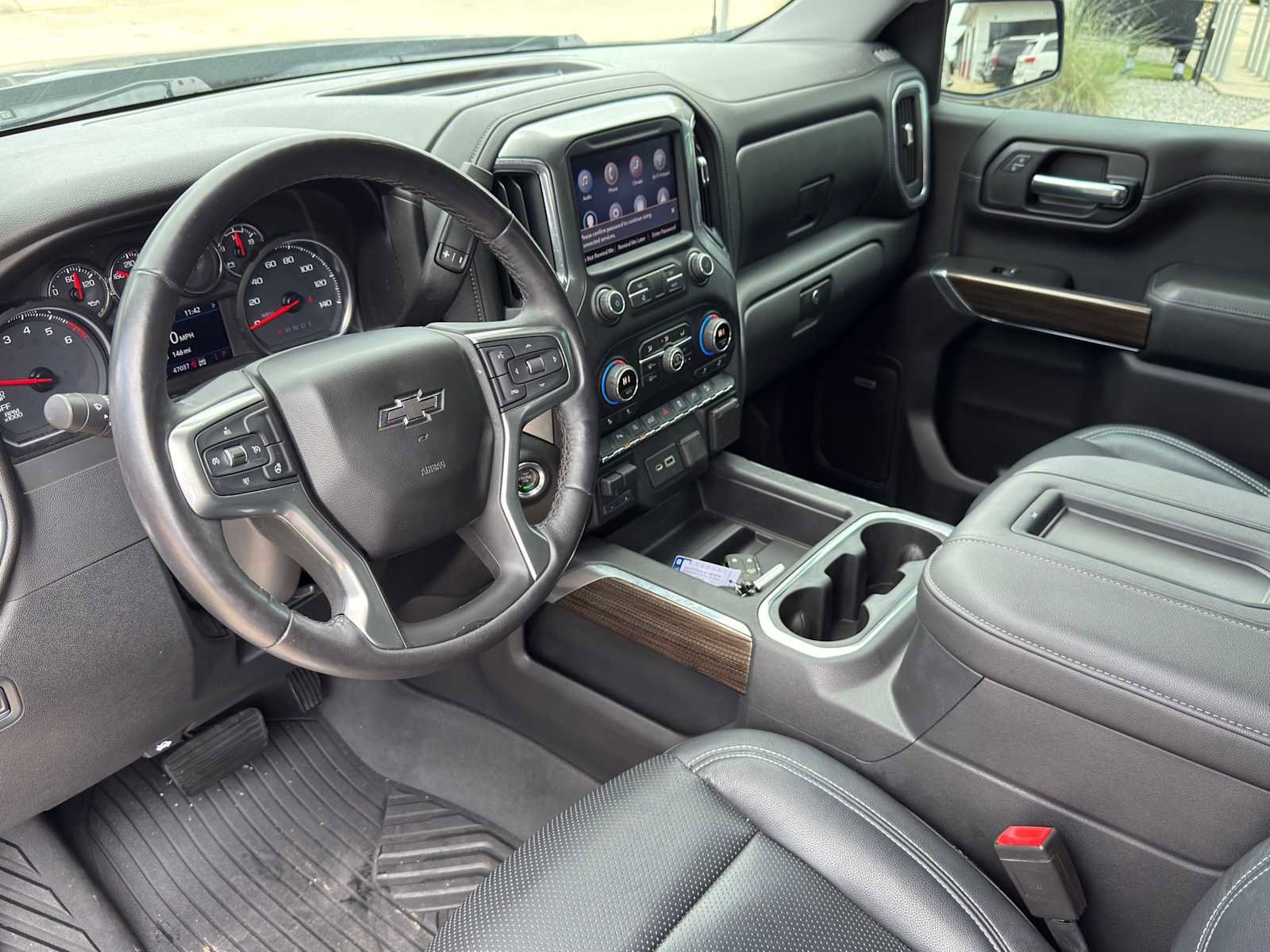 Used 2020 Chevrolet Silverado 1500 LT Trail Boss AWD/4WD image 9